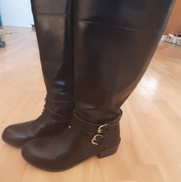 Women's Leather Boots - Picture 3 of 3